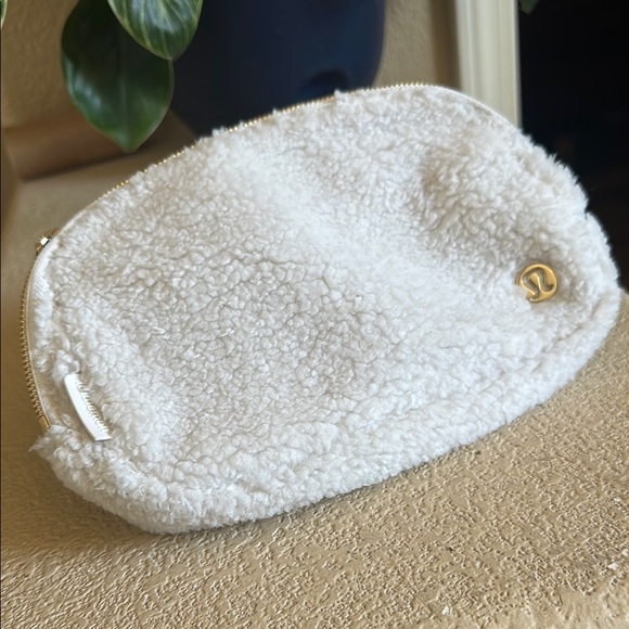 Lululemon White Sherpa Pouch - Picture 1 of 2